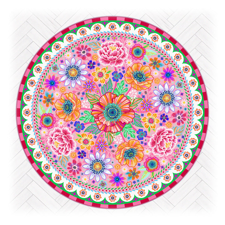 Superweicher runder Teppich im Design von Bine Brändle mit dem Motiv Blumenmeer in Rosa, verspielt und harmonisch gestaltet.